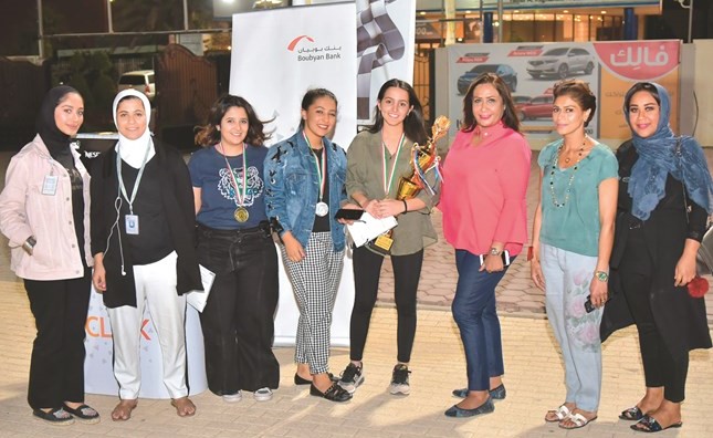 طلبة جامعة الكويت أطلقوا العنان لمواهبهم في الكارتنغ والدريفت