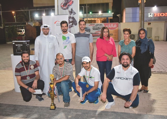 طلبة جامعة الكويت أطلقوا العنان لمواهبهم في الكارتنغ والدريفت