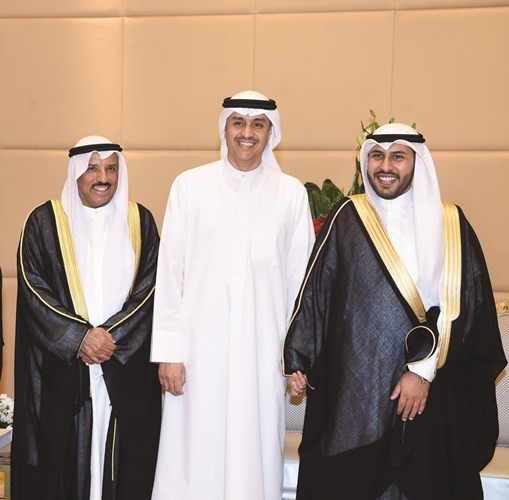 احمد الصالح يهنئ المعرس ووالد العروس علي الشايع﻿