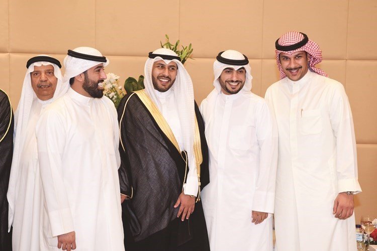 مشاري الكندري والشيخ مالك الصباح وعبدالله الفجي يباركون للمعرس فهد الجسار﻿