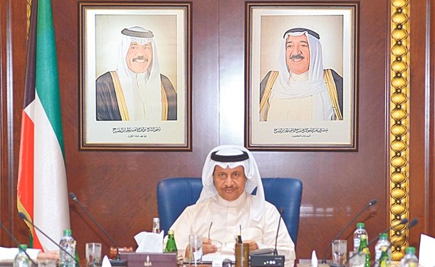 سمو الشيخ جابر المبارك مترئسا اجتماع اللجنة﻿