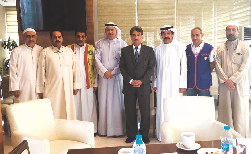 السفير سالم الزمانان مع زوار كويتيين في محافظة كربلاء	﻿