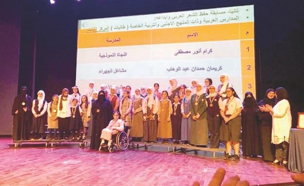 عدد من الطلبة المكرمين﻿