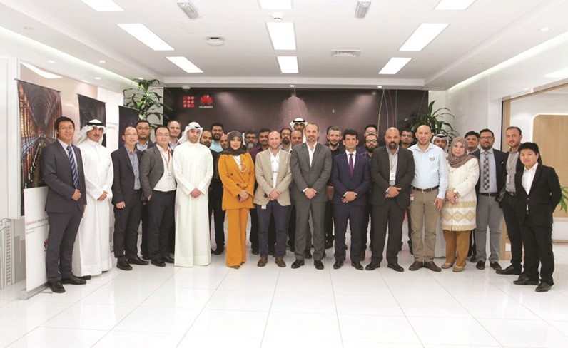 المشاركون في الملتقى﻿