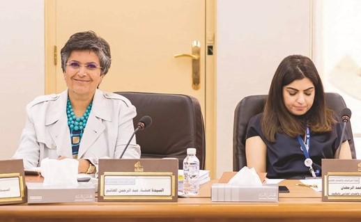 صفاء الهاشم اثناء الاجتماع﻿