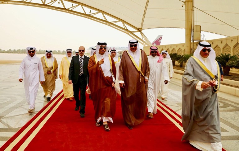 وزير الخارجية القطري يصل البلاد في زيارة رسمية