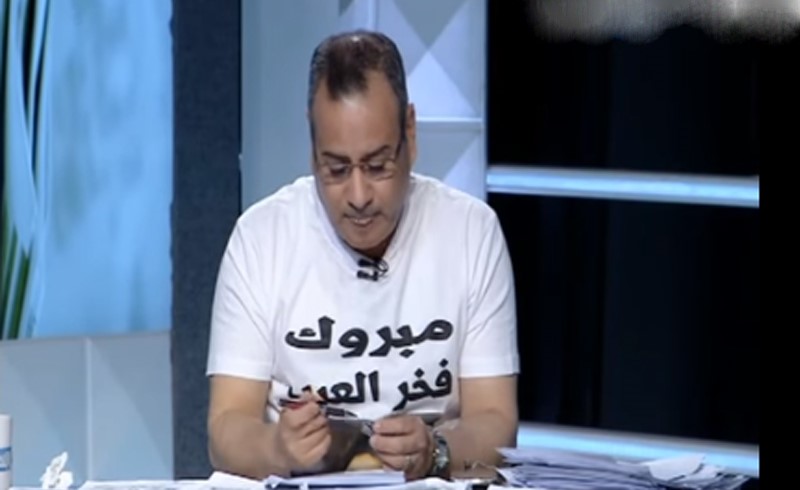 بالفيديو.. اعلامي مصري يبكي تأثرًا بفوز محمد صلاح بجائزة أفضل لاعب