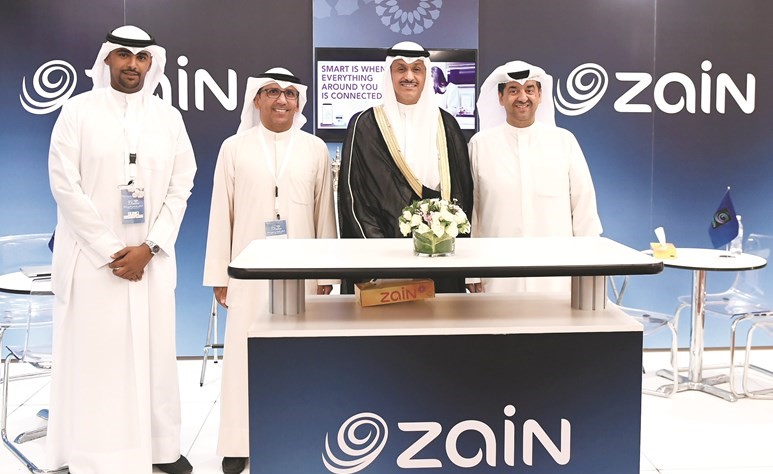 وكيل وزارة الإعلام طارق المزرم في جناح زين﻿