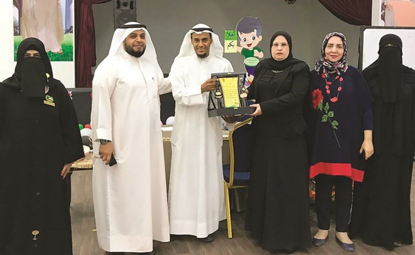 نيللي عبد الستار مكرمة حسين المطيري بحضور فاطمة العنزي ومنال عبد الهادي وإيمان السالم﻿