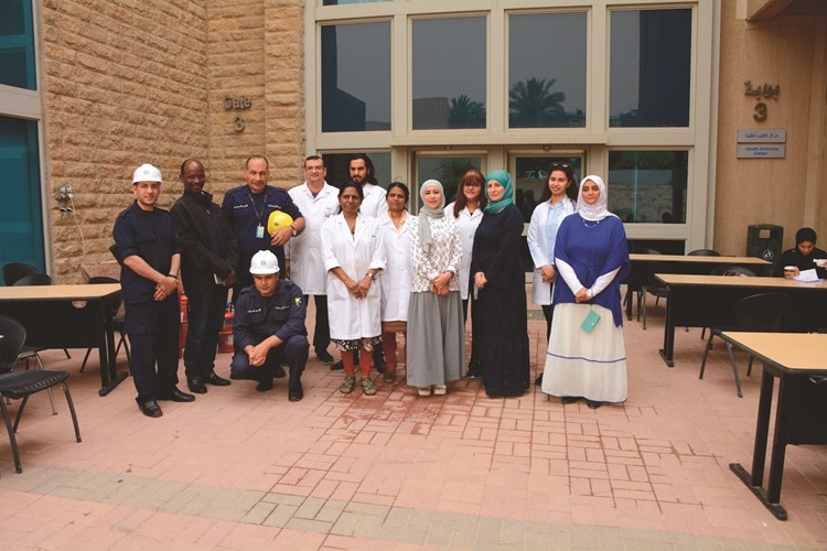 إدارة الأمن والسلامة بجامعة الكويت نظمت ورشة عمل «التعامل مع الحريق» للعاملين والموظفين بكلية الطب