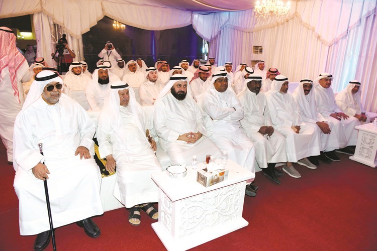 النائب د.وليد الطبطبائي في مقدمة الحضور- (محمد هنداوي) ﻿