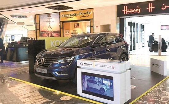 «رينو» البابطين عرضت سيارتها المميزة «كوليوس» في «ذي جيت مول»