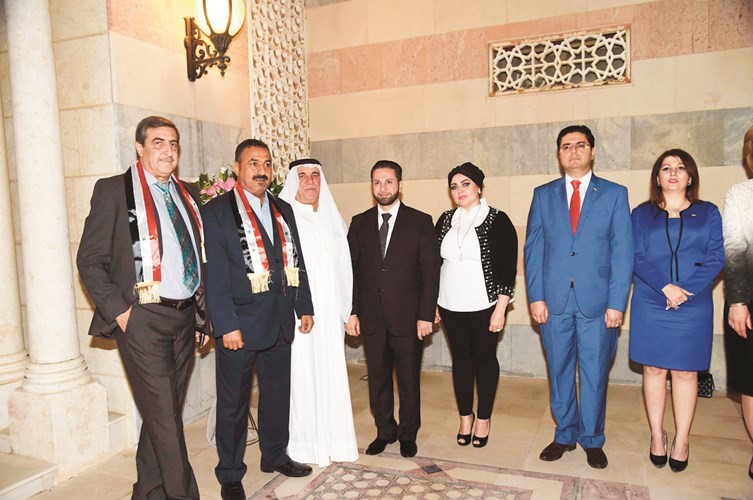  د.غسان عنجريني وحرمه في استقبال المهنئين﻿
