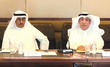 فيصل الهاجري وم.علي الشمري خلال عمومية الشركة ﻿