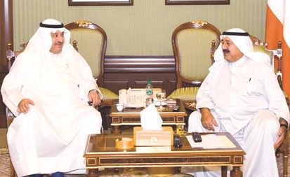 الشيخ ناصر صباح الأحمد مستقبلا الأمير نواف بن محمد آل سعود﻿
