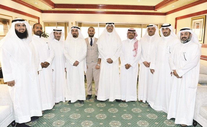  الشيخ فواز الخالد متوسطا رئيس وأعضاء اللجنة التطوعية بالوفرة السكنية﻿