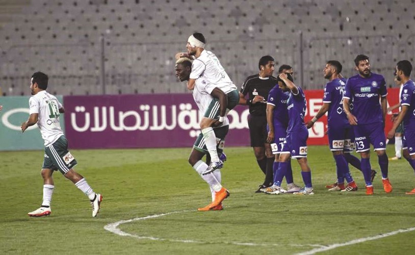 أحمد جمعة محتفلا بهدف فوز المصري على سموحة﻿