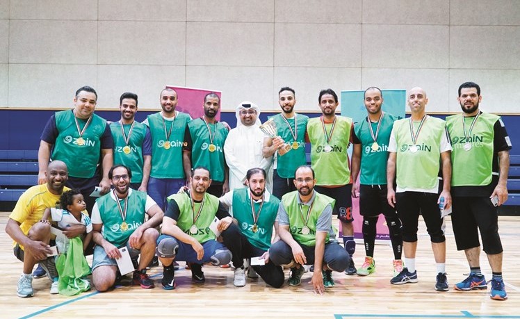 الفريقان الفائزان بالمركزين الأول والثاني في البطولة﻿