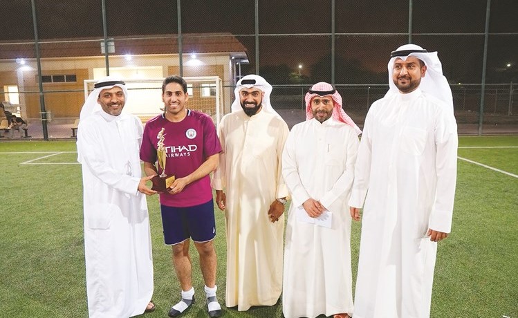 تكريم سعد العجمي أفضل لاعب في الدورة﻿