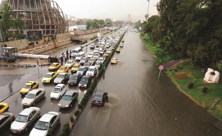 عواصف مطرية وترابية تسبب الازدحام المروري والسيول في دمشق	(رويترز) ﻿