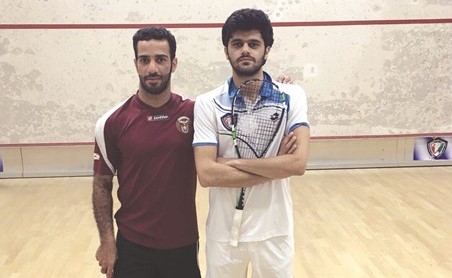 لاعب اليرموك يوسف نزار ولاعب النصر محمد المسعود﻿