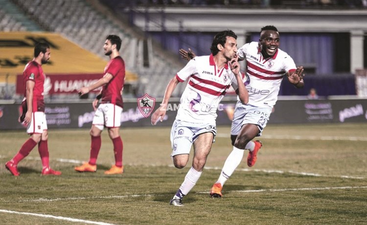 لاعب الزمالك ايمن حفني يحتفل بهدفه في مرمى الاهلي ﻿