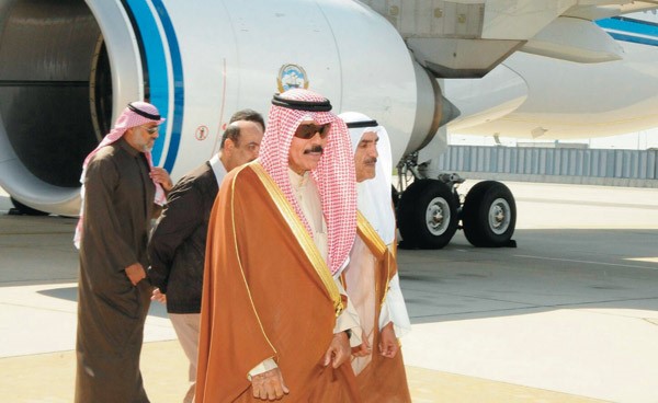 سمو ولي العهد الشيخ نواف الأحمد لدى وصوله إلى فرنسا