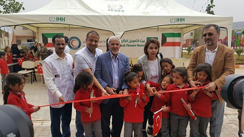 المساعدات الكويتية ترسم البهجة على وجوه المحتاجين مع قرب حلول رمضان