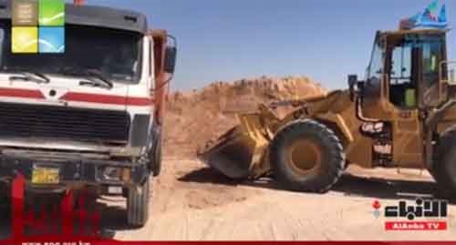 بالفيديو..رصد مخالفات لقانون حماية البيئة تتمثل بحفر واستغلال أحد المواقع البرية دون موافقات