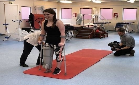 تطلب من الأطباء بتر ساقها للتخلص من آلامها المبرحة