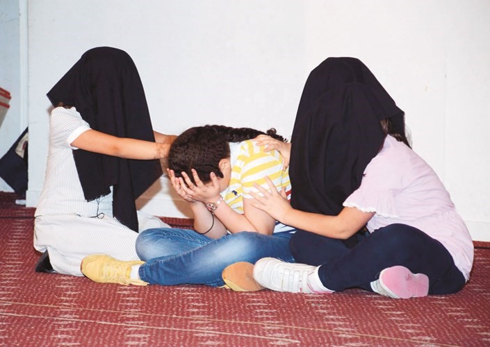أحد مشاهد المسرحية﻿
