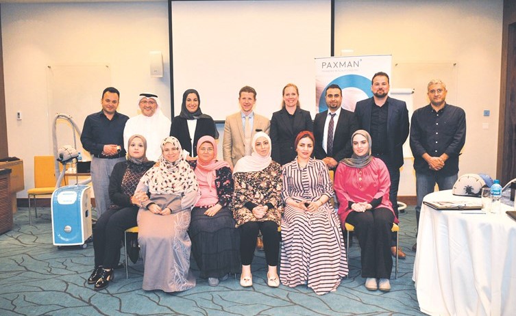 لقطة جماعية للأطباء الحضور وممثلي شركة باكسمان﻿