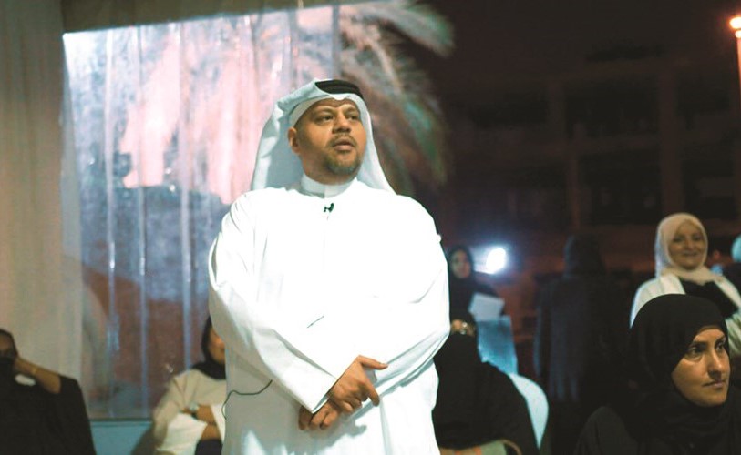فهد الصانع متحدثا خلال لقائه مع عضوات حملته الانتخابية﻿