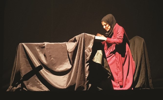 دانا خصاونة في عرضها المسرحي العازفة﻿