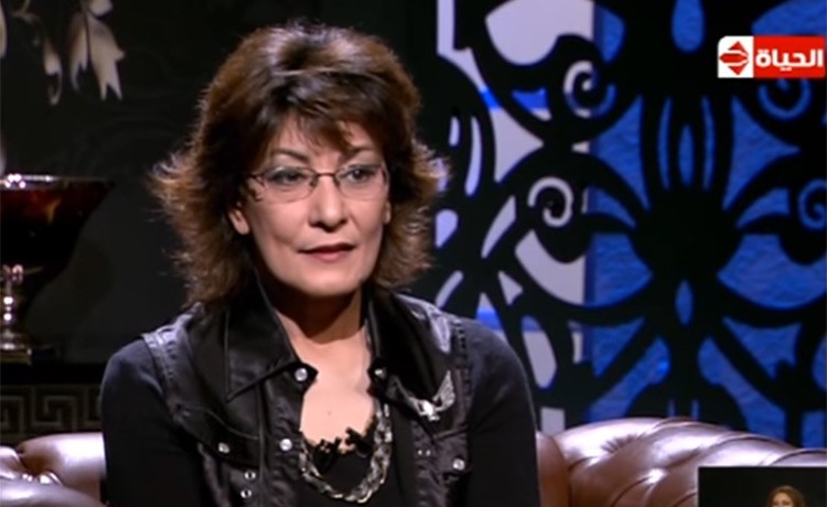 بالفيديو.. نجمة عربية تعترف: "عملت بيتي مطعم عشان أصرف على إبني"... وماذا قالت عن زواجها من فنان سراً