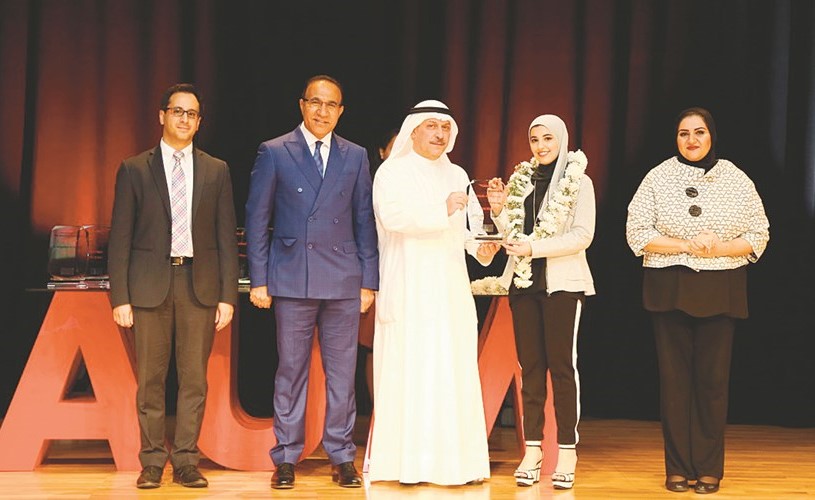 AUM تكرم طلابها الفائزين في مسابقة تحدي الروبوتات لجامعات دول الخليج