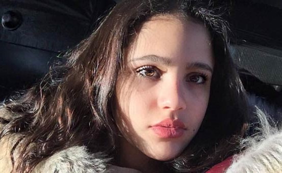 بالفيديو.. جانا عمرو دياب تغني أمام كوينسي جونز