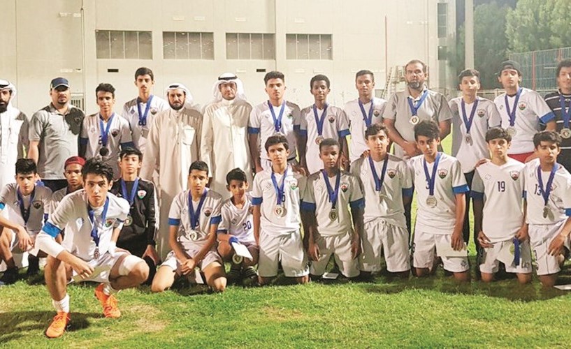 الجهازان الفني والإداري لفريق الشباب بنادي الجهراء﻿