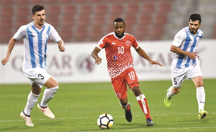 لاعب العربي خلفان إبراهيم في مباراة الوكرة بكأس أمير قطر﻿