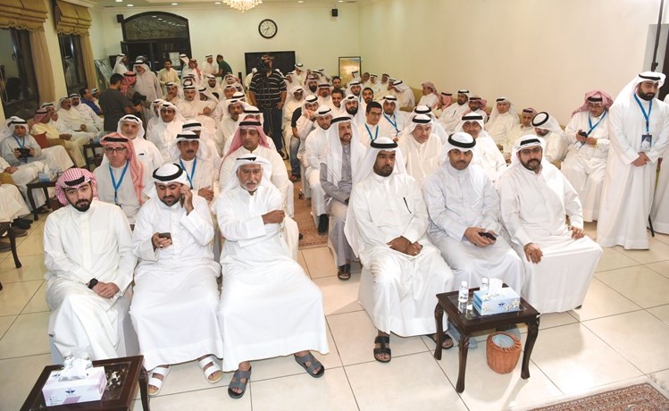 جانب من الحضور في المقر الانتخابي ﻿