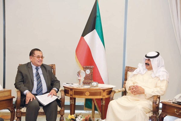 خالد الجارالله خلال لقائه المستشار الرئاسي للعمال الفلبينيين والعاملات الفلبينيات بالخارج الوزير عبدالله ماماو