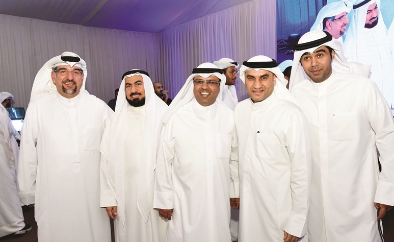عبدالله الكندري وعلي الكندري وعدد من أبناء الدائرة الثالثة ﻿