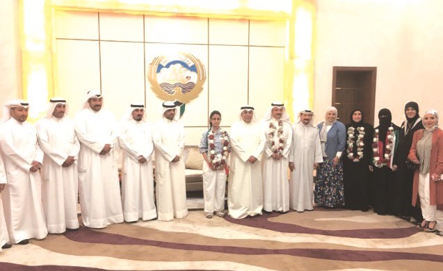 فيصل المقصيد خلال استقباله الوفد في المطار ﻿