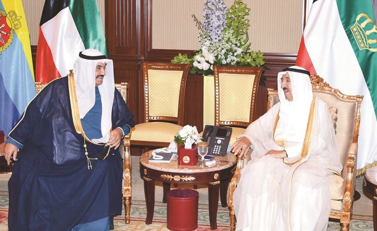 صاحب السمو الأمير الشيخ صباح الأحمد مستقبلا سمو الشيخ ناصر المحمد ﻿