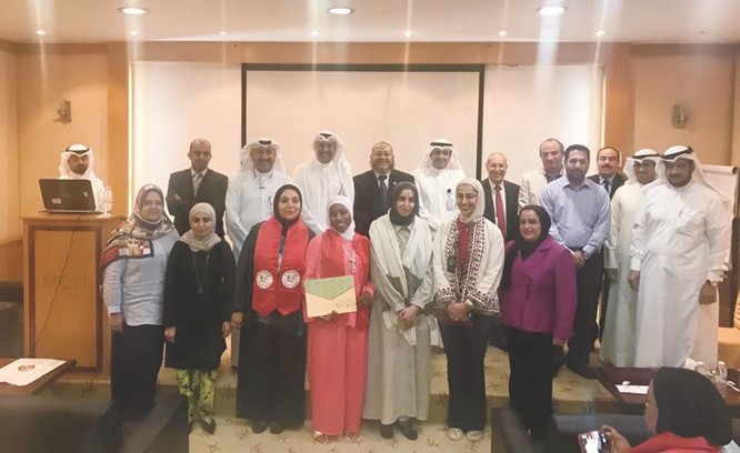الحضور في صورة جماعية ﻿