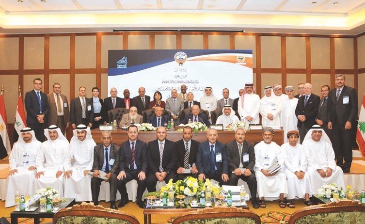 تدريس مادة العقود الإدارية والتحكيم فيها في كليات القانون والشريعة بالدول العربية وإنشاء مركز للتحكيم للنظر في منازعات العقود الإدارية