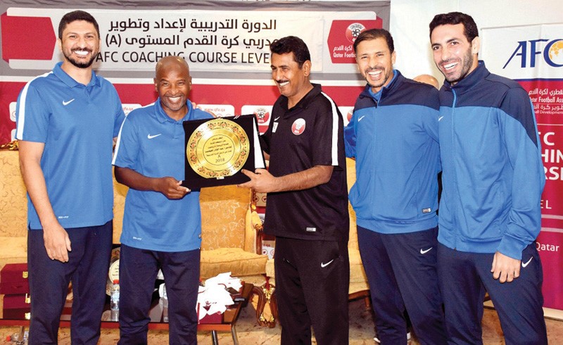 أبوتريكة وجمعة يحصلان على رخصة التدريب «A» من قطر