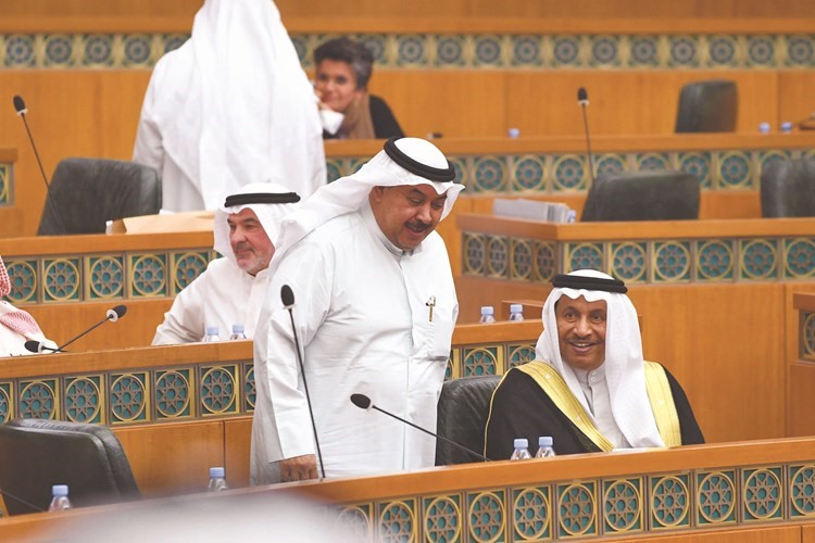 سمو رئيس الوزراء الشيخ جابر المبارك مع خلف دميثير﻿