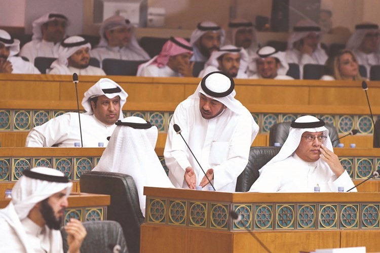 علي الدقباسي يحاول ثني النواب عن طرح الثقة بالرشيدي﻿