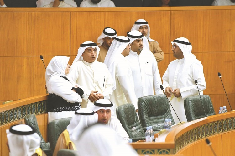 د. نايف الحجرف وعمر الطبطبائي وفيصل الكندري ود. حامد العازمي وهند الصبيح﻿